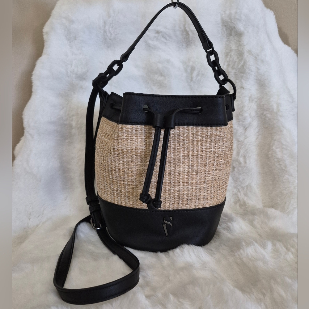 Simply Vera Black and Tan Crossbody Bucket Handbag New without tags